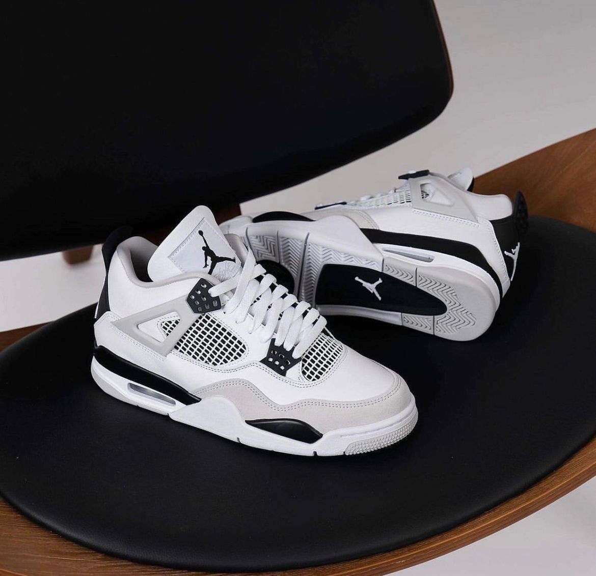 SB x A.Jordan 4